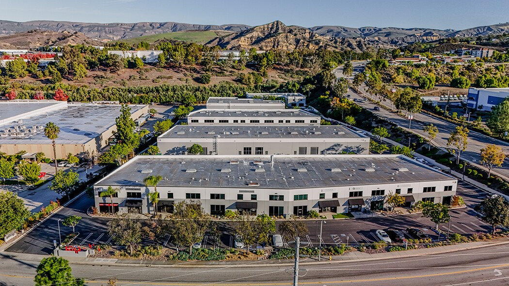 21-29 W Easy St, Simi Valley, CA à louer Photo de l’immeuble– Image 1 sur 24