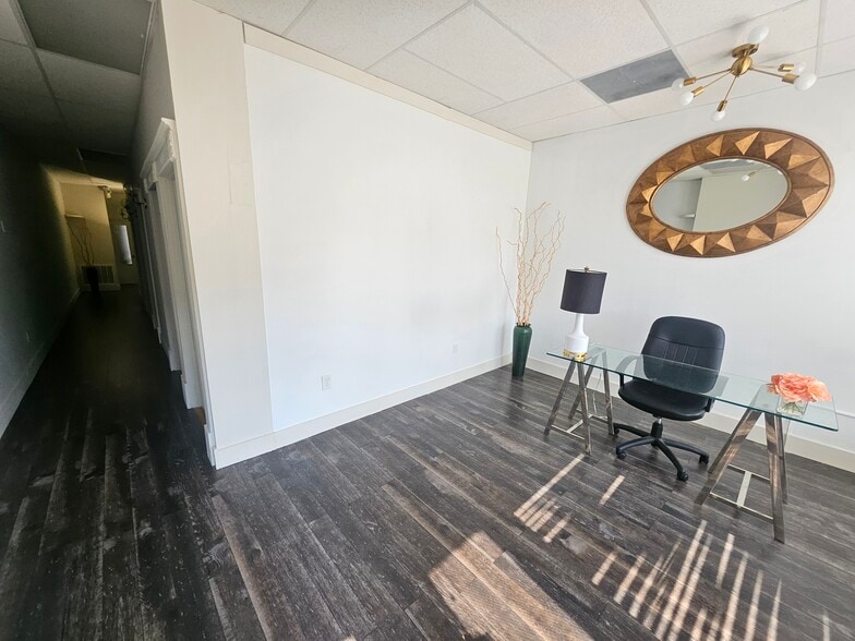 1047 S Big Bend Blvd, Saint Louis, MO à louer - Photo de l’immeuble – Image 3 sur 8