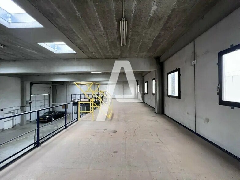 Local d’activités dans Vitry-sur-Seine à louer - Photo de l’immeuble – Image 2 sur 5
