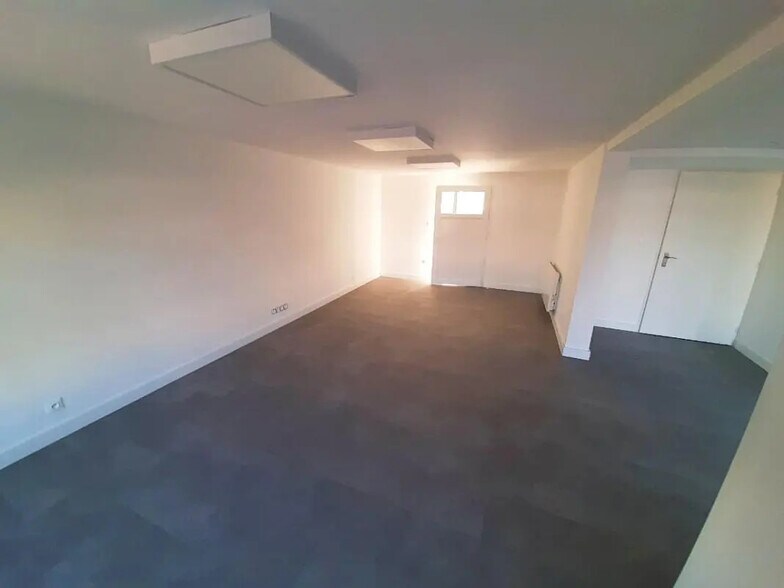 Local commercial dans Poitiers à louer - Photo intérieure – Image 2 sur 3