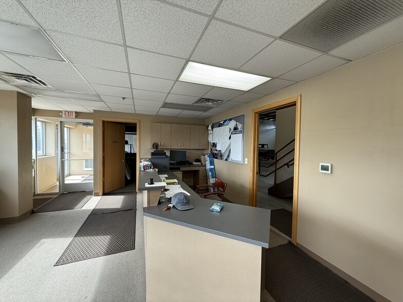 1005 W American Dr, Neenah, WI à vendre - Photo intérieure – Image 3 sur 8