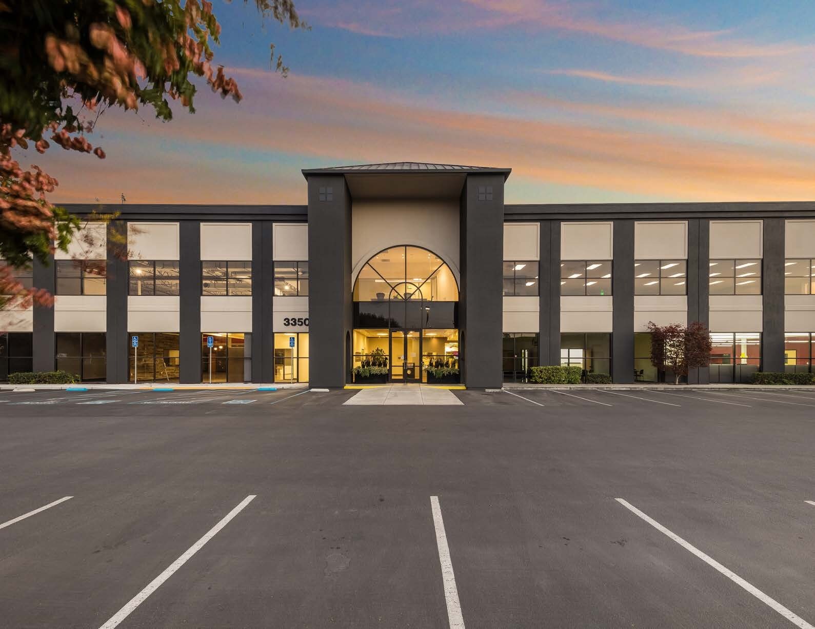3350 Thomas Rd, Santa Clara, CA à louer Photo de l’immeuble– Image 1 sur 4