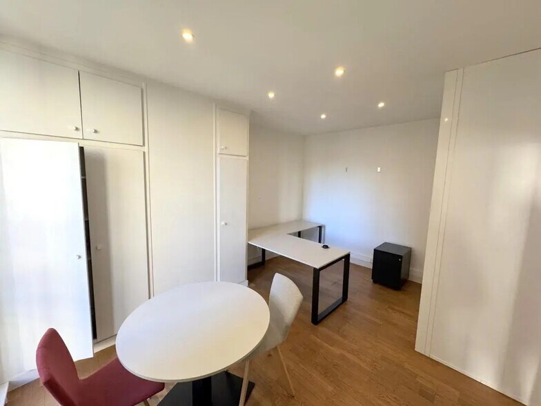 Bureau dans Versailles à louer - Photo de l’immeuble – Image 3 sur 8