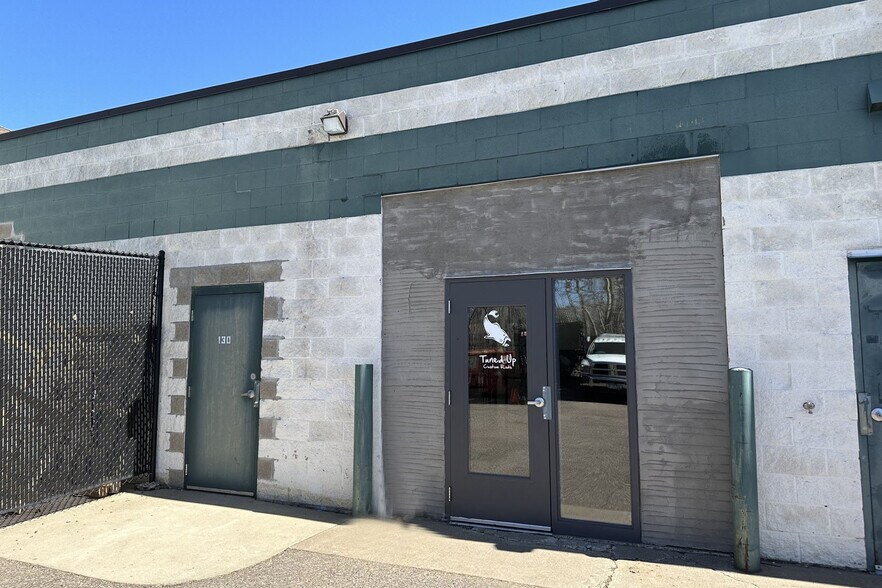 1285 114th Ave NW, Minneapolis, MN à louer - Photo de l’immeuble – Image 1 sur 6
