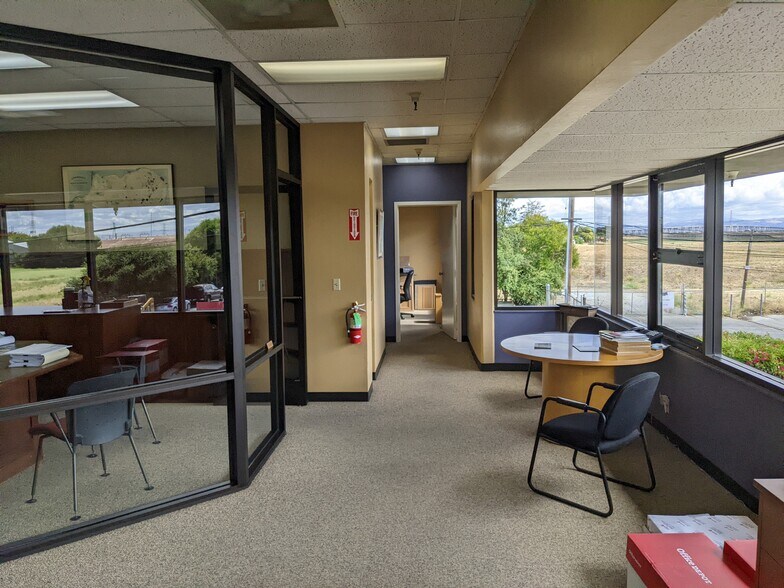 351 Demeter St, East Palo Alto, CA à louer - Photo intérieure – Image 3 sur 38