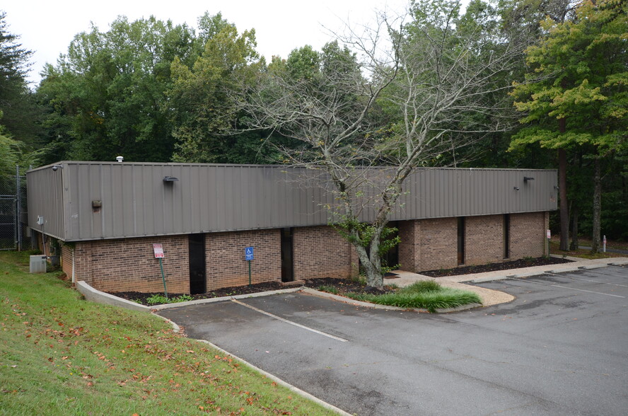 4000 Brownsboro Rd, Winston-Salem, NC à vendre - Photo de l’immeuble – Image 2 sur 13