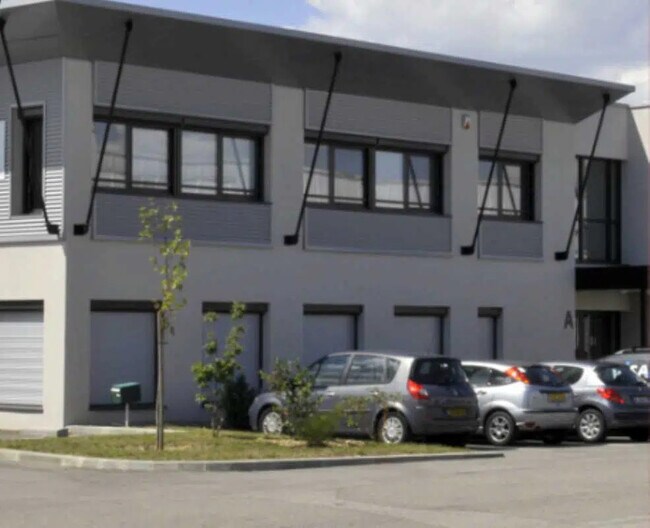 Plus de détails pour Bureau, Local d'activités à louer