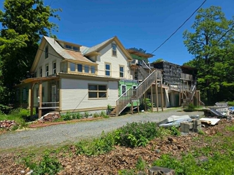 33 Oak St, Brattleboro, VT à vendre - Photo de l’immeuble – Image 2 sur 18