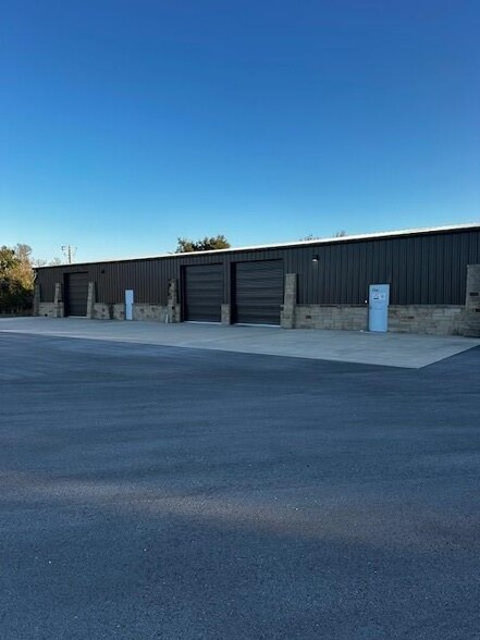 2554 Highway 290 Hwy, Dripping Springs, TX à louer - Photo de l’immeuble – Image 1 sur 17
