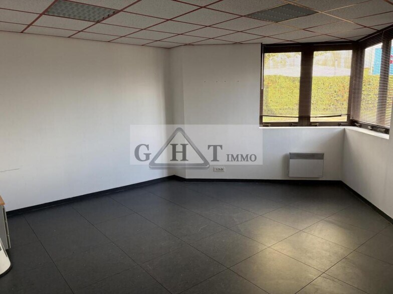 Bureau dans BOISSY-L'AILLERIE à vendre - Photo intérieure – Image 3 sur 13