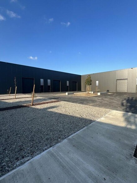 Industriel/Logistique dans Deyme à vendre - Photo de l’immeuble – Image 2 sur 4