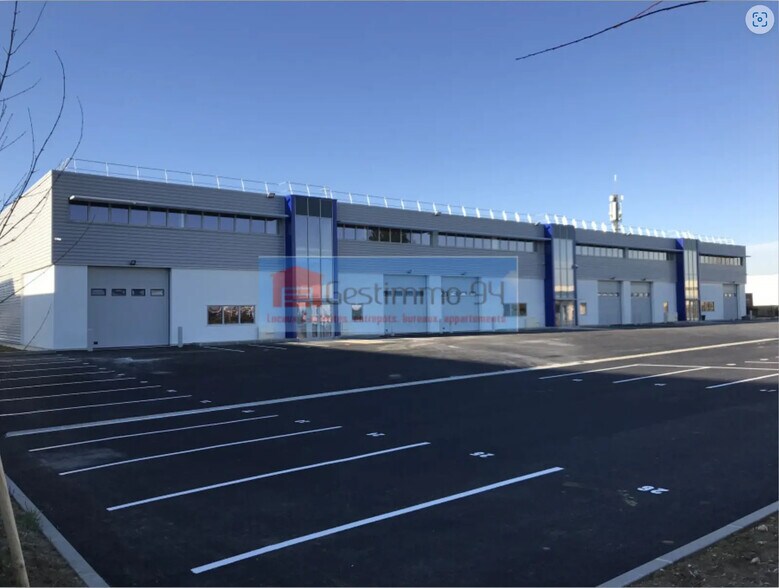 Local d’activités dans Brétigny-sur-Orge à louer - Photo de l’immeuble – Image 1 sur 9