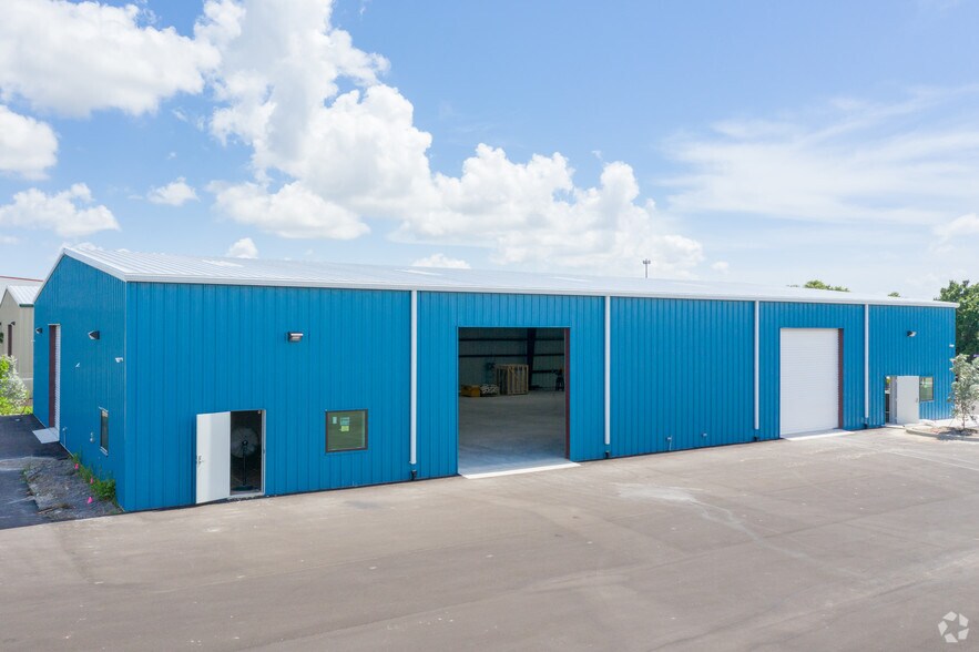 3777 Ironbridge Blvd, Fort Myers, FL à louer - Photo de l’immeuble – Image 2 sur 4