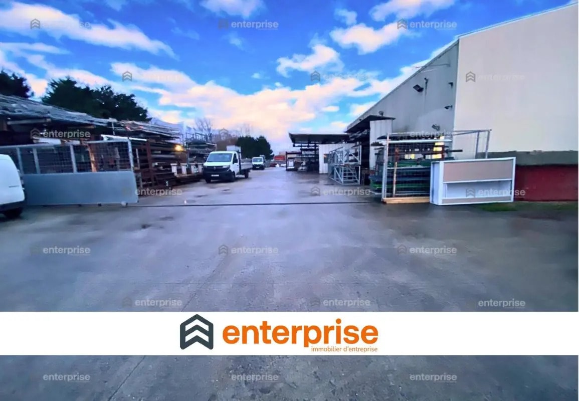 Local d'activités dans Chambly à vendre Photo de l’immeuble– Image 1 sur 4