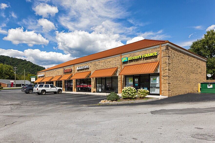 1027 N Main St, Erwin, TN à louer - Photo de l’immeuble – Image 2 sur 2