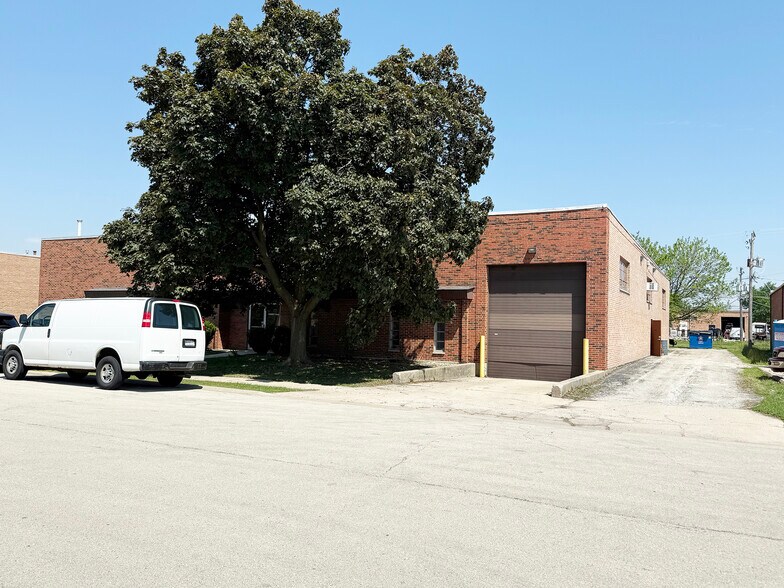 1430 Louis Ave, Elk Grove Village, IL à louer - Photo de l’immeuble – Image 2 sur 6