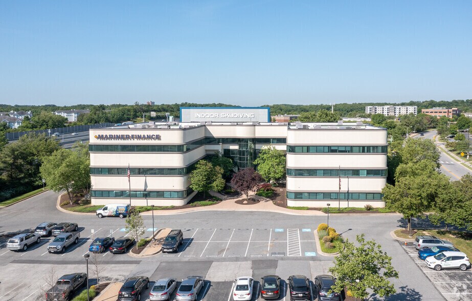 8211 Town Center Dr, Nottingham, MD à louer - Photo de l’immeuble – Image 1 sur 12