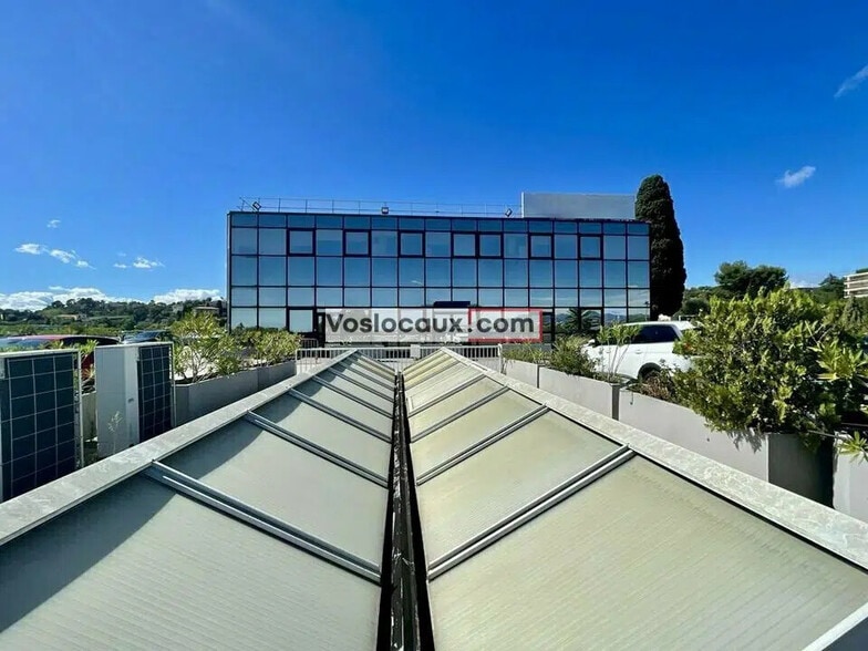 Bureau dans Villeneuve-Loubet à louer - Photo de l’immeuble – Image 2 sur 5
