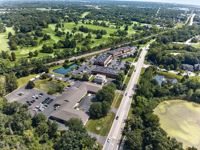 852 W Bartlett Rd, Bartlett, IL à louer - Photo de l’immeuble – Image 2 sur 14