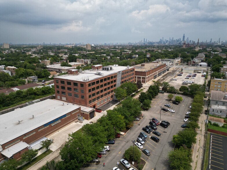 4100 W Fillmore St, Chicago, IL à louer - Photo de l’immeuble – Image 2 sur 12