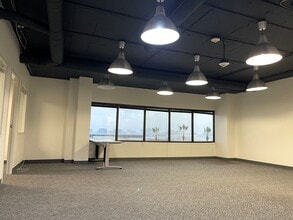 5757 W Century Blvd, Los Angeles, CA à louer Photo intérieure– Image 2 sur 5