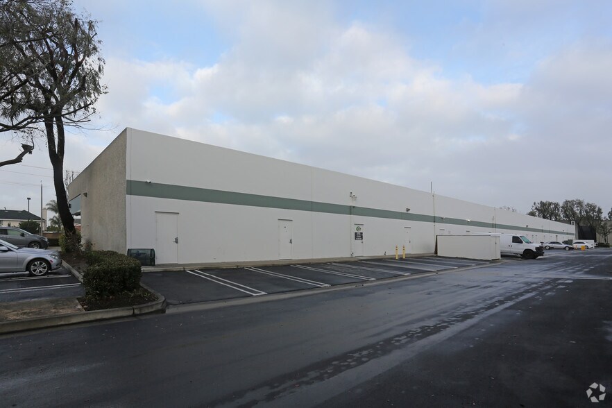 16540 Harbor Blvd, Fountain Valley, CA à louer - Photo de l’immeuble – Image 3 sur 6