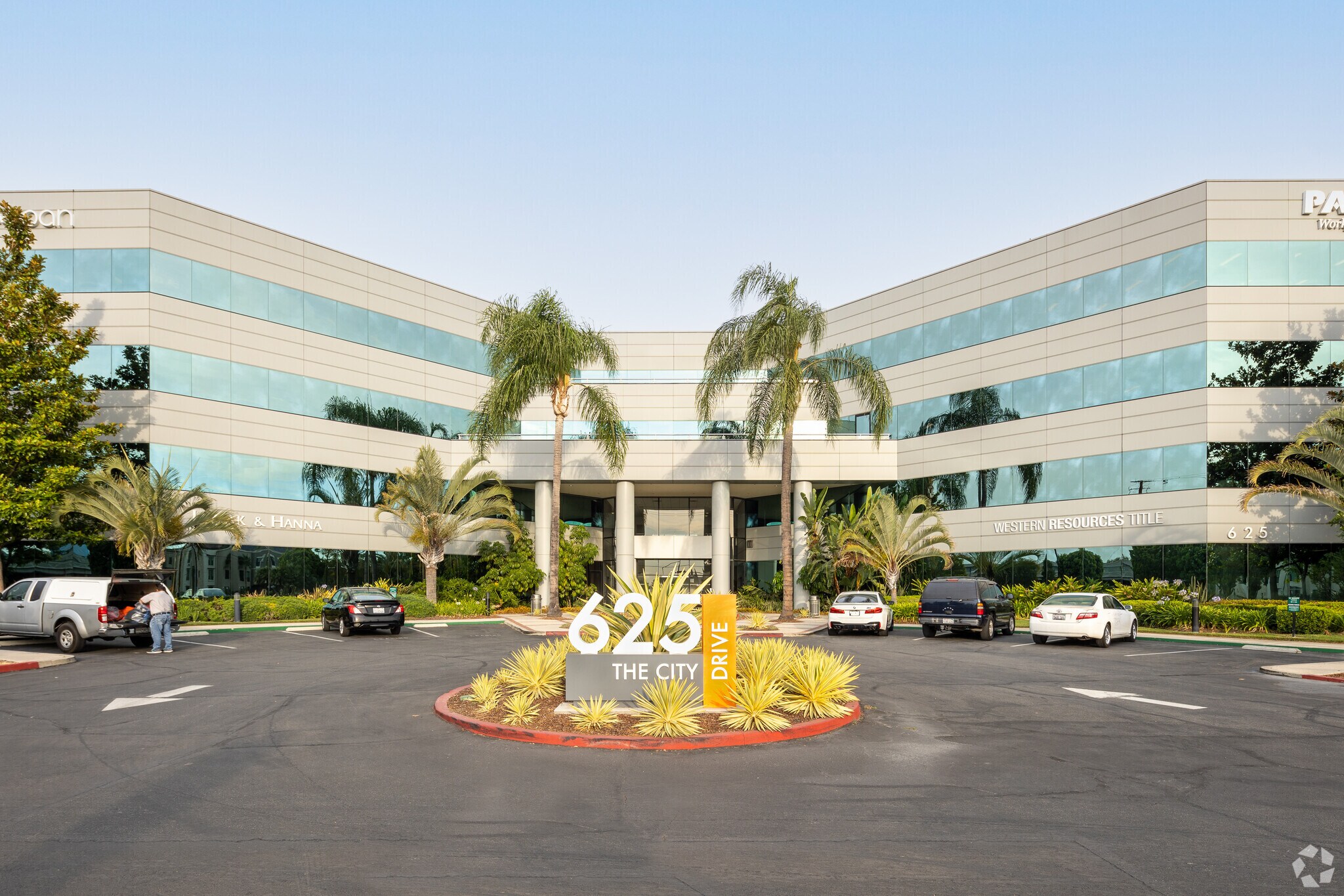625 The City Dr S, Orange, CA à louer Photo de l’immeuble– Image 1 sur 13