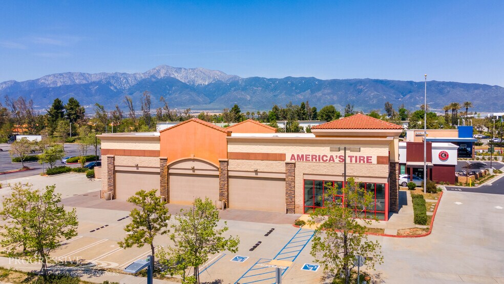 8048 Cherry Ave, Fontana, CA à vendre - Photo de l’immeuble – Image 3 sur 11