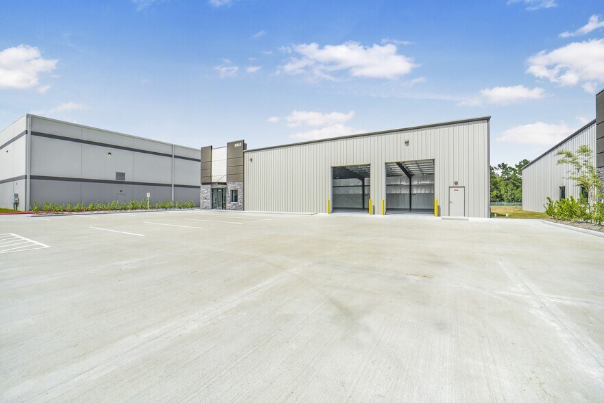 1800 Meadow Edge Ln, Spring, TX à louer - Photo de l’immeuble – Image 3 sur 32