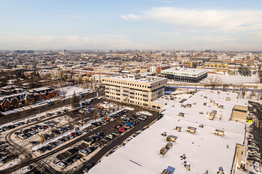 1100-1200 Av Beaumont, Mt Royal, QC à louer - Aérien – Image 2 sur 4