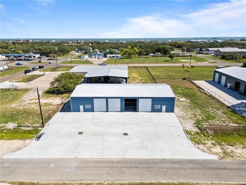 916 Fuqua St, Rockport, TX à vendre - Photo principale – Image 1 sur 9