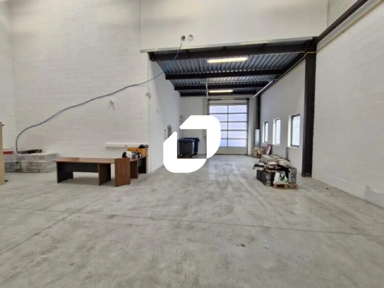 Local d’activités dans Collégien à louer - Photo de l’immeuble – Image 1 sur 7