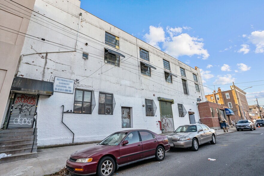 10120 101st St, Ozone Park, NY à vendre - Photo de l’immeuble – Image 2 sur 22