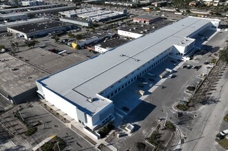 4995 NW 77th Ave, Miami, FL à louer Photo intérieure– Image 2 sur 4