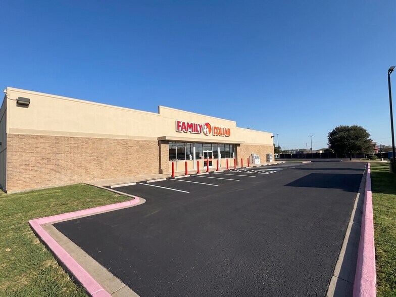 651 N Stemmons St, Sanger, TX à vendre - Photo de l’immeuble – Image 1 sur 7