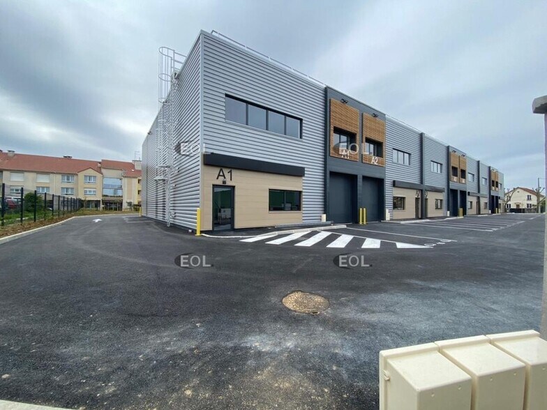 Local d’activités dans Villemoisson-sur-Orge à louer - Photo de l’immeuble – Image 2 sur 5