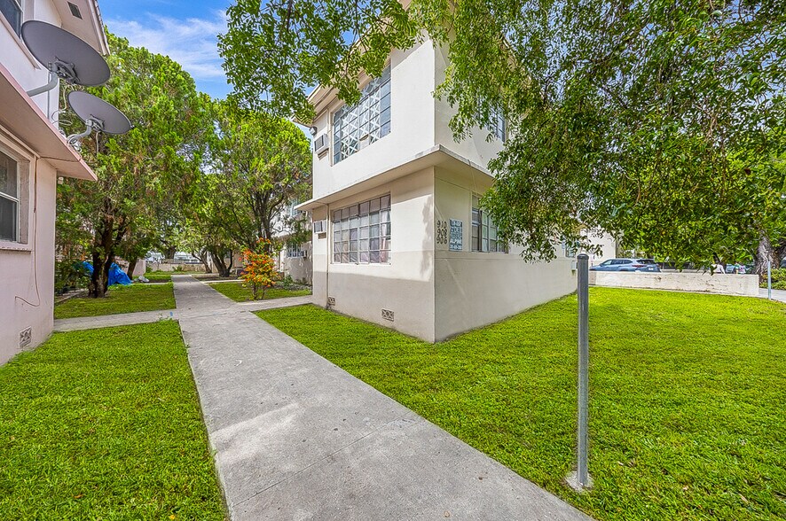 931 SW 3rd St, Miami, FL à vendre - Photo de l’immeuble – Image 3 sur 87