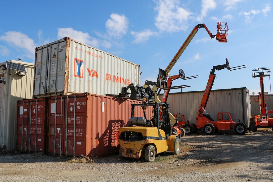 2338-2354 Joe Field Rd, Dallas, TX à louer - Photo de l’immeuble – Image 3 sur 20