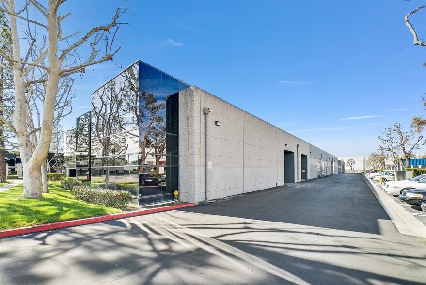 10201 Trademark St, Rancho Cucamonga, CA à louer - Photo de l’immeuble – Image 3 sur 7