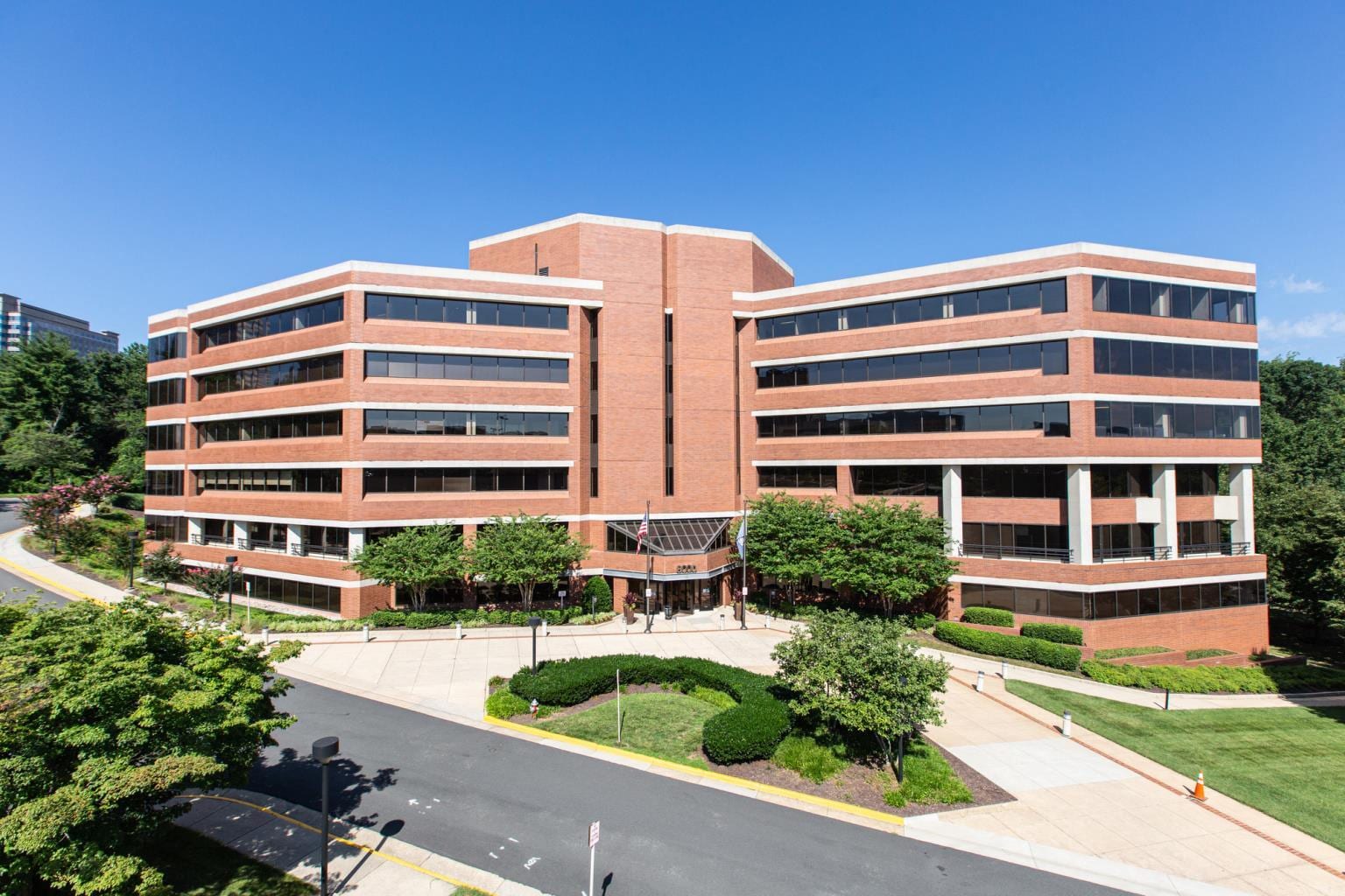 7927 Jones Branch Dr, McLean, VA à louer Photo de l’immeuble– Image 1 sur 1