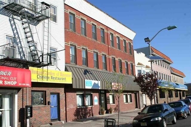 451-451 Avenue C, Bayonne, NJ à vendre - Photo de l’immeuble – Image 2 sur 2