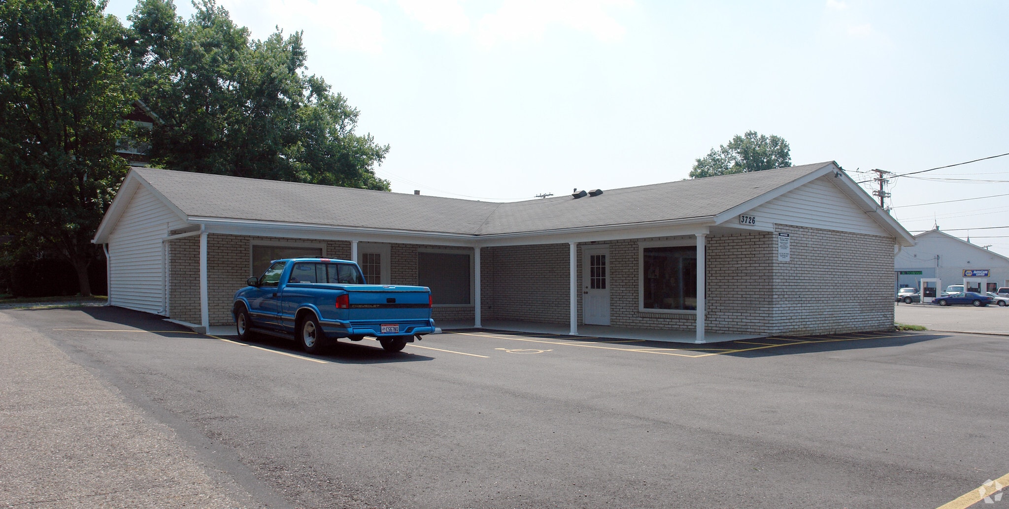 3726 Cleveland Ave, Canton, OH à louer Photo principale– Image 1 sur 19