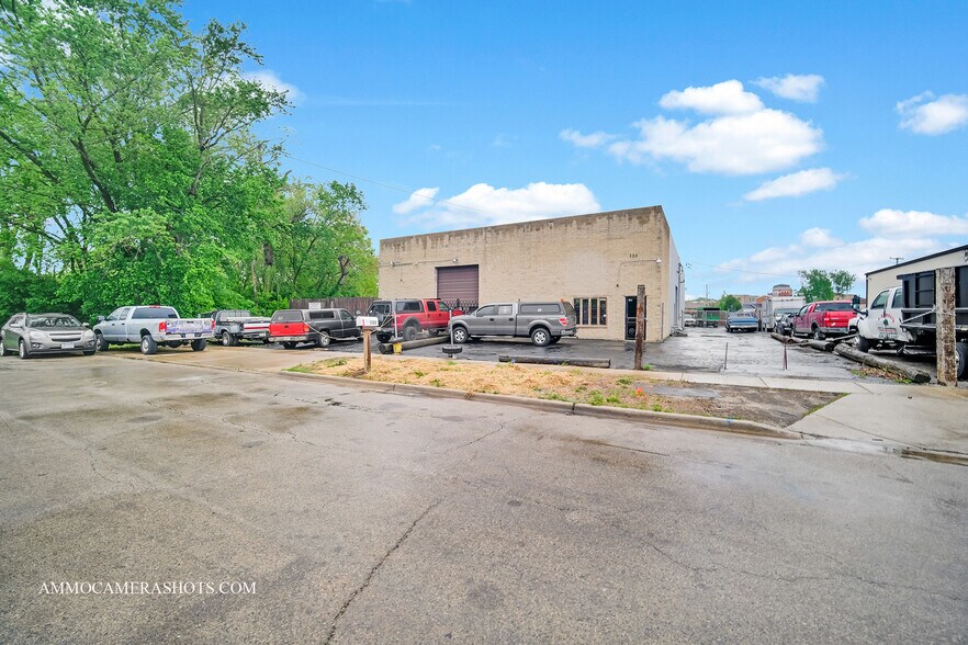 133 N Aurora St, West Chicago, IL à louer - Photo de l’immeuble – Image 3 sur 10