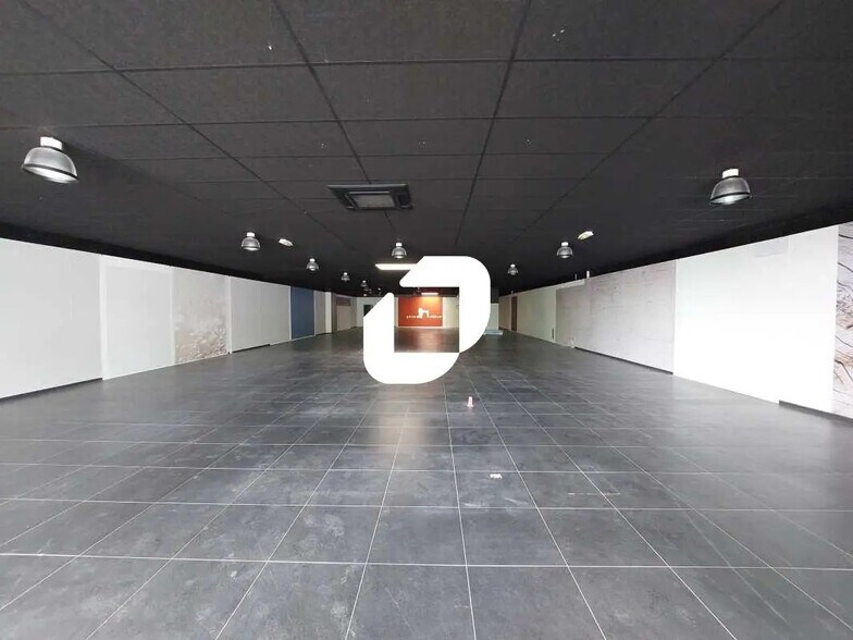 Local commercial dans Maurepas à louer - Photo intérieure – Image 1 sur 11