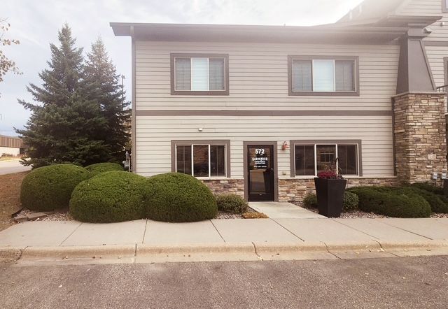 558-572 Bavaria Ln S, Chaska, MN à louer - Photo de l’immeuble – Image 1 sur 7