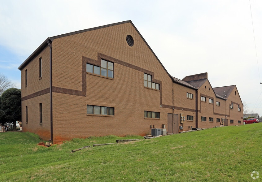 1400-1410 Millgate Dr, Winston-Salem, NC à louer - Photo de l’immeuble – Image 3 sur 18