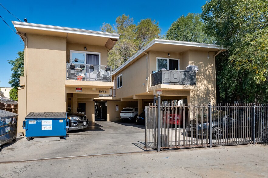 8435 Willis Ave, Panorama City, CA à vendre - Photo de l’immeuble – Image 2 sur 19