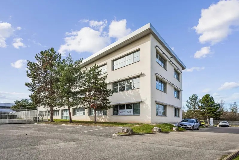 Bureau dans Saint-Genis-Laval à vendre - Photo de l’immeuble – Image 1 sur 14