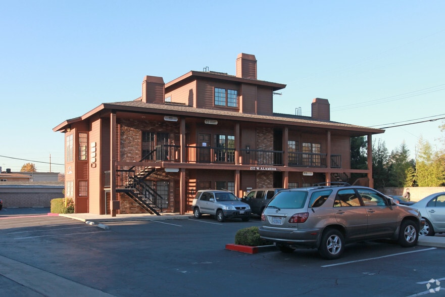 217 W Alameda Ave, Los Angeles, CA à louer - Photo principale – Image 1 sur 4
