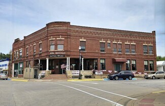 Plus de détails pour 102 Elkader St, Strawberry Point, IA - Hôtellerie à vendre